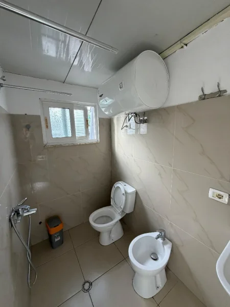 Tirane, jepet me qera apartament 1+1 Kati 0, (Prane shkolles 7 Marsi)