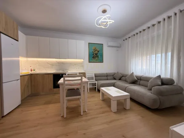Tirane, jepet me qera apartament 2+1 Kati 5, 75 m² 600 € 