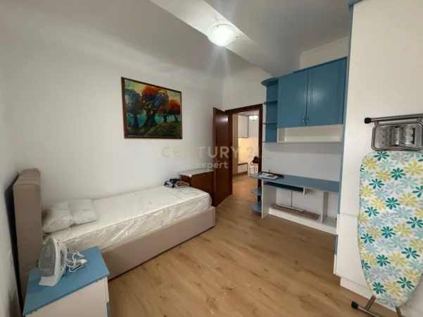 Tirane, jepet me qera apartament 2+1 Kati 5, 75 m² 600 € 