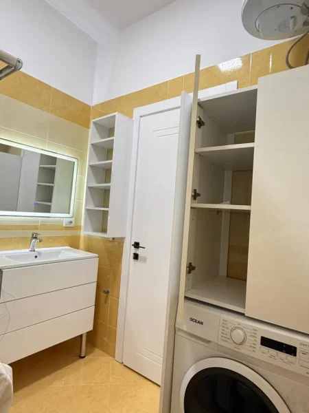 Tirane, jepet me qera apartament 1+1 Kati 5, 70 m² 800 € (kopshti botanik)