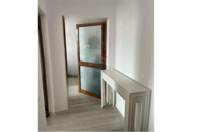 Tirane, jepet me qera apartament 1+1 Kati 3, 70 m² 370 Euro (Medreseja)
