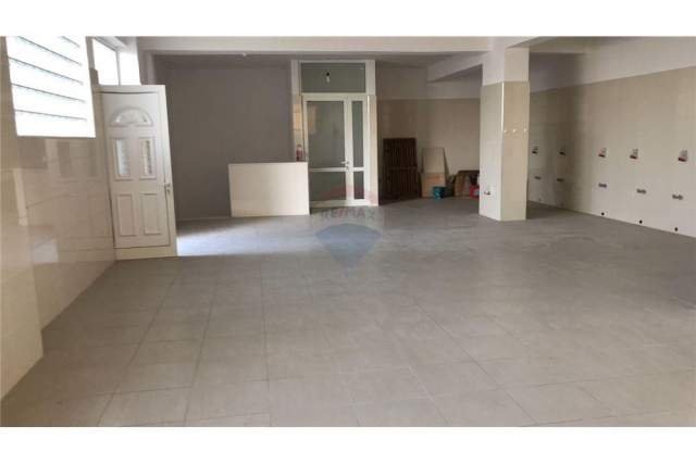 Tirane, jepet me qera apartament Kati 0, 395 m² 2.000 Euro (Liqeni Thate)