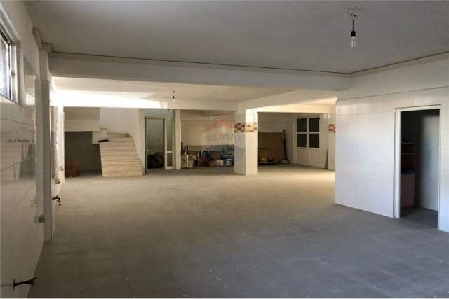 Tirane, jepet me qera apartament Kati 0, 395 m² 2.000 Euro (Liqeni Thate)