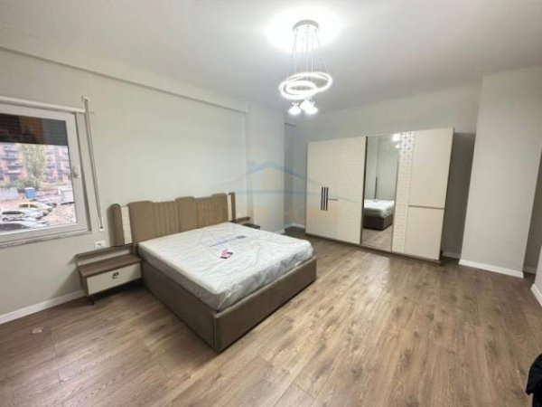 Tirane, jepet me qera apartament 2+1+BLK Kati 2, 120 m² 850 Euro (Komuna e Parisit)