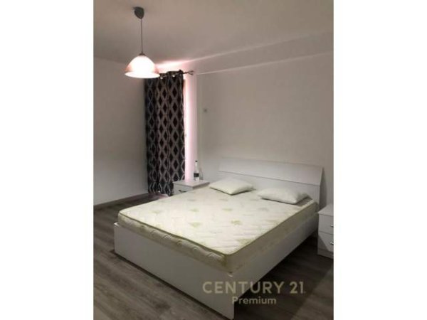 Tirane, jepet me qera apartament 2+1+BLK 96 m² 500 Euro (kopshti botanik)