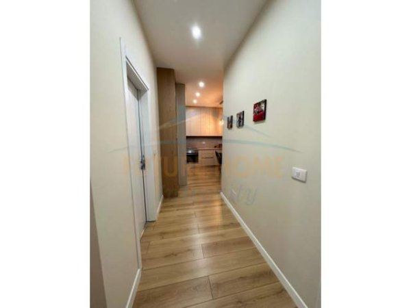 Tirane, shitet apartament Kati 7, 74 m² 145.000 Euro (Shkolla e Kuqe)