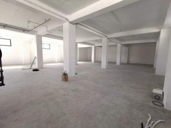 Tirane, jepet me qera magazine Kati 2, 1.150 m² 4.600 Euro (Vore)