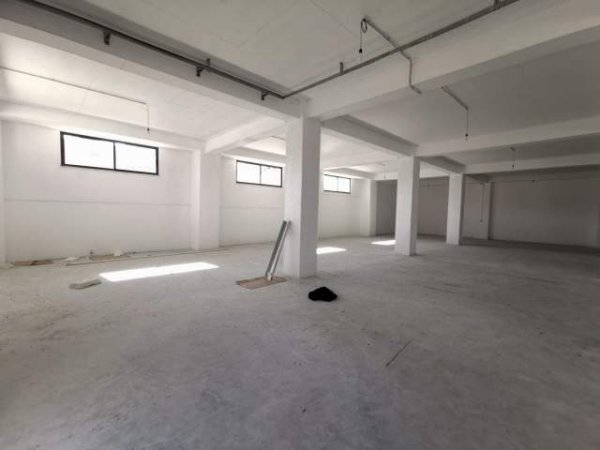 Tirane, jepet me qera magazine Kati 2, 1.150 m² 4.600 Euro (Vore)