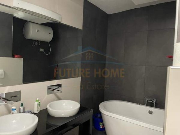 Tirane, jepet me qera apartament Kati 3, 165 m² 750 Euro (Rruga e Barrikadave)