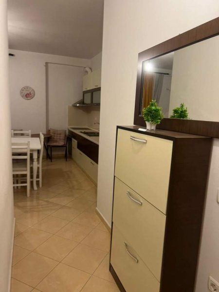 Vlore, jepet me qera apartament 1+1+BLK 51 m² 270 Euro (Zadik Zotaj pas shkolles Industriale)