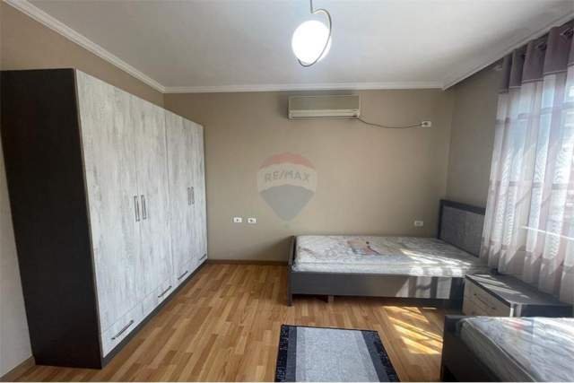 Tirane, jepet me qera apartament 2+1 Kati 8, 120 m² 600 Euro (kompleksi panorama)