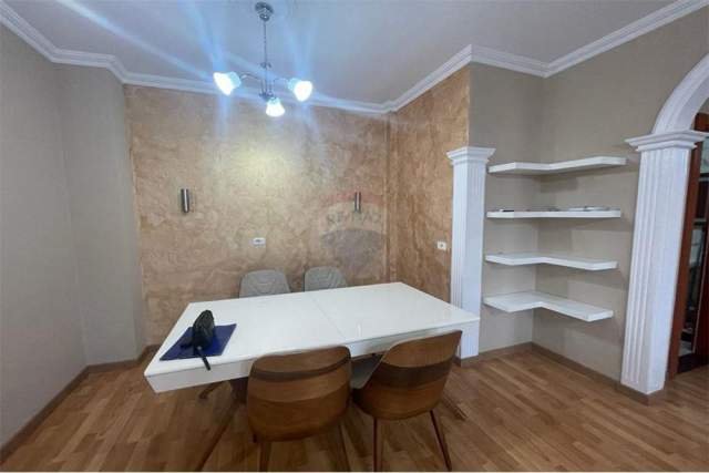 Tirane, jepet me qera apartament 2+1 Kati 8, 120 m² 600 Euro (kompleksi panorama)