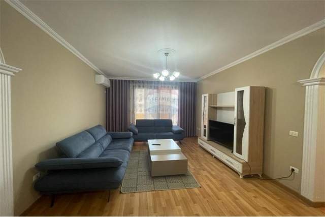 Tirane, jepet me qera apartament 2+1 Kati 8, 120 m² 600 Euro (kompleksi panorama)