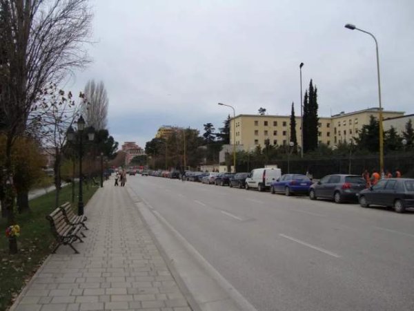 Tirane, ofert apartament 2+1+BLK 105 m² 600 Euro (BULEVARDI ZHAN DARK)