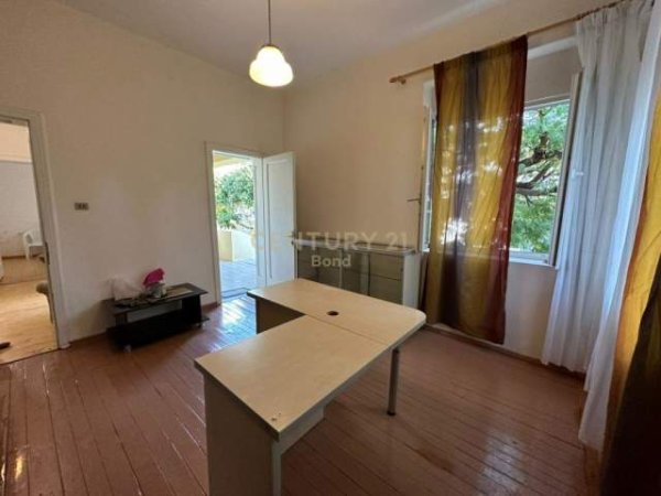 Tirane, jepet me qera shtepi 1 Katshe Kati 1, 180 m² 650 Euro (Tirana, Albania)