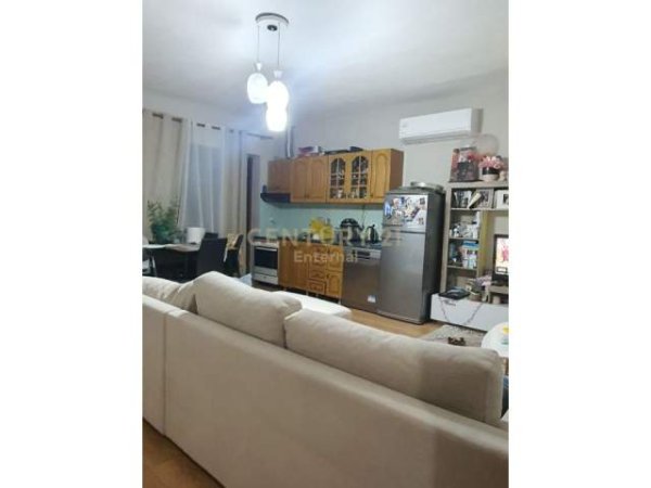 Tirane, jepet me qera apartament 2+1+A+BLK 114 m² 550 Euro (kompleksi halili)