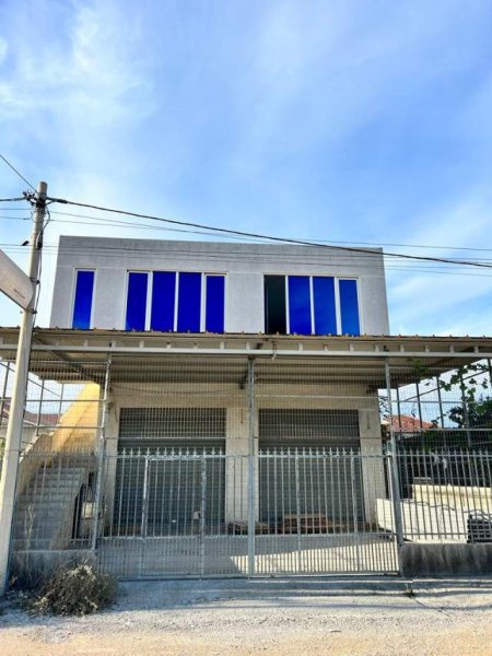 Durres, jepet me qera garazh Kati 2, 247 m² 600 Euro (prane Ures se Shkozetit)