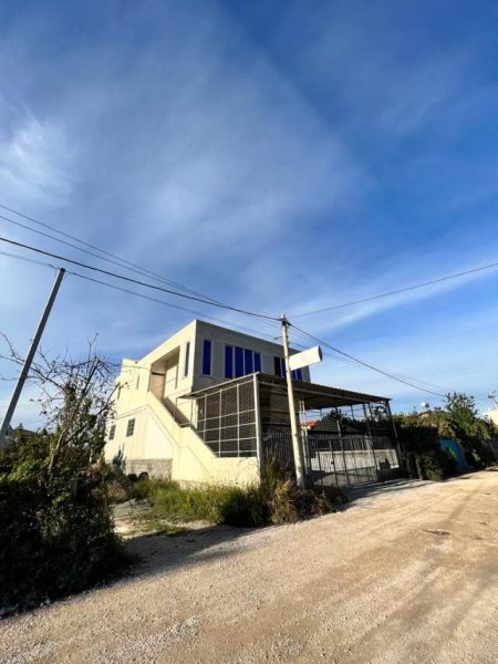 Durres, jepet me qera garazh Kati 2, 247 m² 600 Euro (prane Ures se Shkozetit)