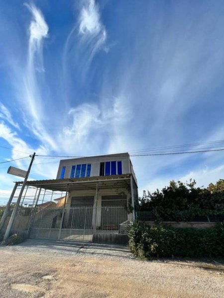 Durres, jepet me qera garazh Kati 2, 247 m² 600 Euro (prane Ures se Shkozetit)