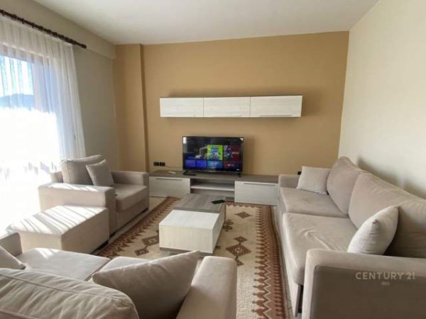 Tirane, jepet me qera apartament 81 m² 550 Euro (pallati me shigjeta)