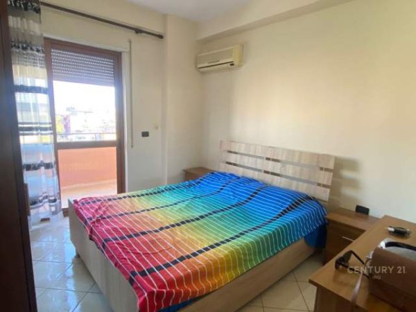 Tirane, jepet me qera apartament 81 m² 550 Euro (pallati me shigjeta)