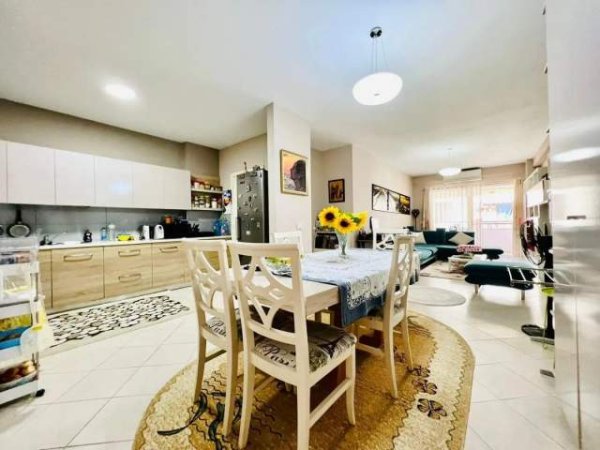 Tirane, shitet apartament 2+1 116 m² Euro (Perballe me Misto Mame)