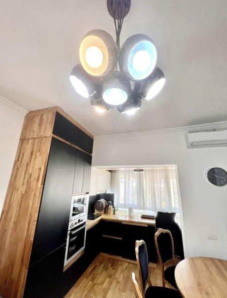 Tirane, shes apartament 2+1 75 m² 150.000 Euro (Perballe me Kishen Katolike)