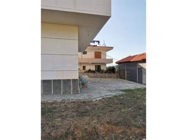 Tirane, shitet Vile 3+1 Kati 0, 300 m² 330.000 Euro (TUFINE)