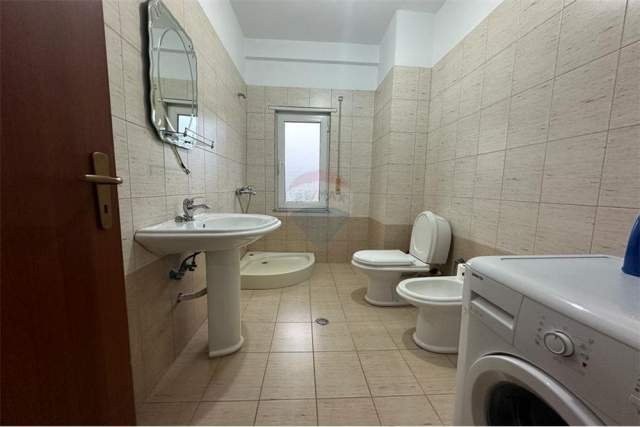 Tirane, jepet me qera apartament 2+1 Kati 2, 115 m² 550 Euro (Kopshti Zologjik)