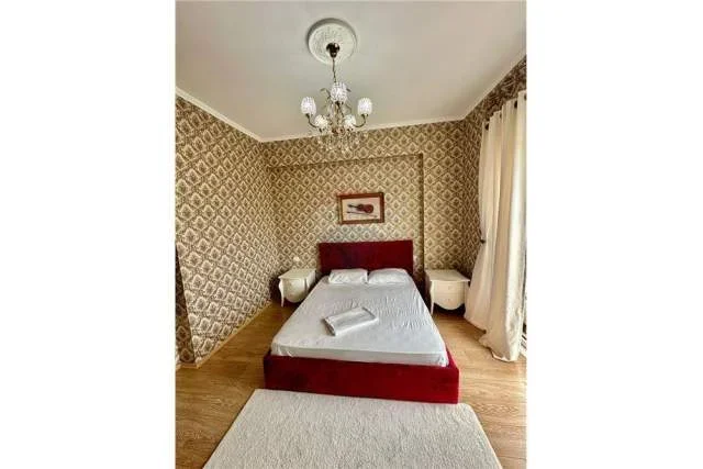 Tirane, jepet me qera apartament duplex 3+1+BLK Kati 1, 180 m² 1.200 Euro