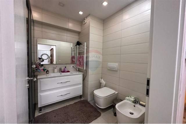 Tirane, jepet me qera apartament 2+1+BLK Kati 7, 86 m² 700 Euro (Kompleksi Kontakt)
