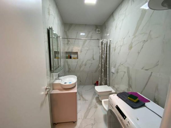 Tirane, jepet me qera apartament 1+1 Kati 6, 58 m² 350 Euro (Univers City)