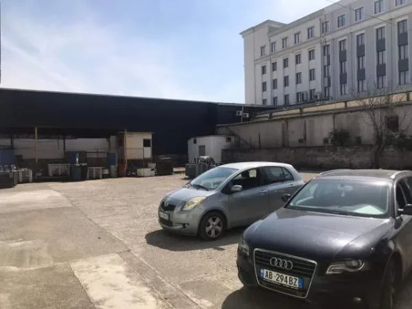 Tirane, shes magazine Kati 0, 600 m² 980.000 Euro (AUTOSTRADA TIRANE-DURRES, KM 2, PRANE BMW AUTO)