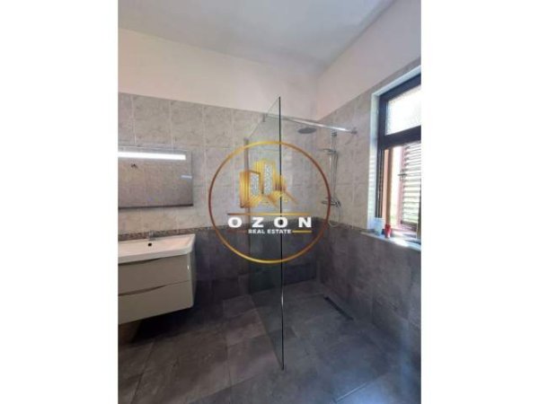 Tirane, shitet shtepi 4+1+A+BLK Kati 3, 400 m² 300.000 Euro (KOMBINAT)