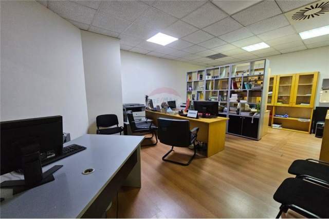 Tirane, shitet dyqan Kati 0, 40 m² 195.000 Euro (Abdi Toptani)