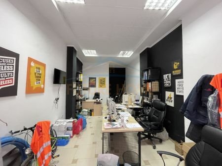 Tirane, shitet ambjent biznesi Kati 0, 27 m² 55.000 Euro (UNAZA E RE)