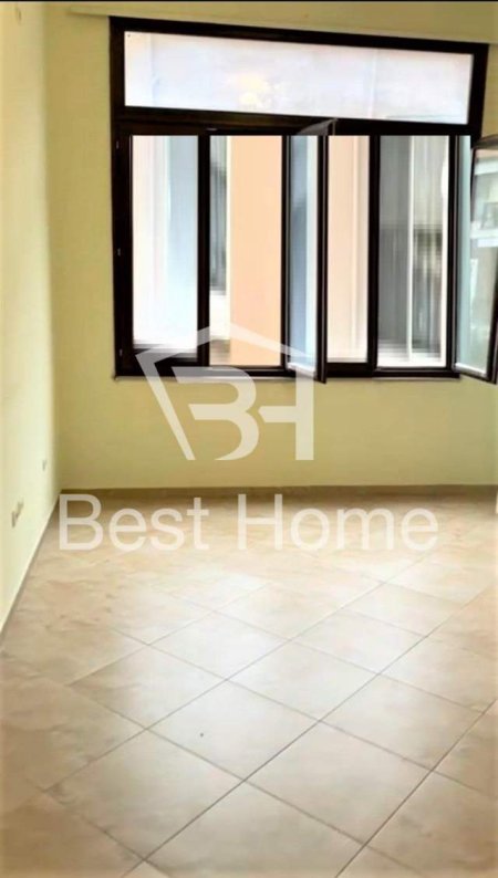 Tirane, jepet me qera zyre Kati 1, 80 m² 500 Euro (Rruga Medar Shtylla, prane Lulishtes)