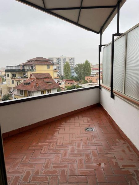 Tirane, jepet me qera apartament 1+1 Kati 2, 75 m² 350 Euro (komuna parisit)