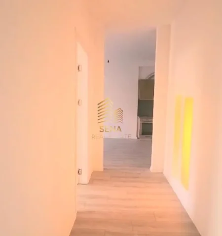 Tirane, jepet me qera apartament 2+1+Ballkon Kati 3, 100 m² 450 € (Yzberisht)