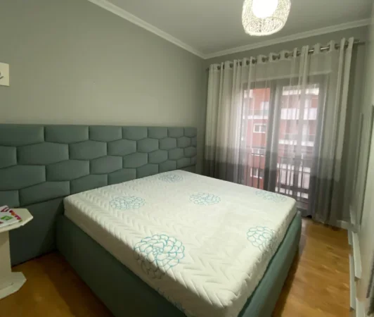 Tirane, jepet me qera apartament 3+1 , 113 m² 850 € 