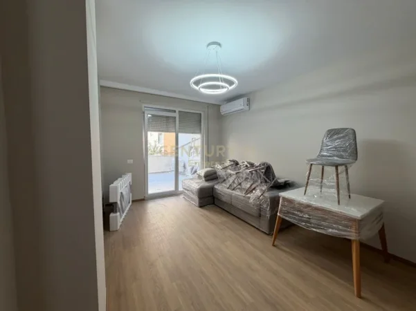 Tirane, jepet me qera apartament 1+1 Kati 1, 70 m² 750 € (kopshti zologjik)