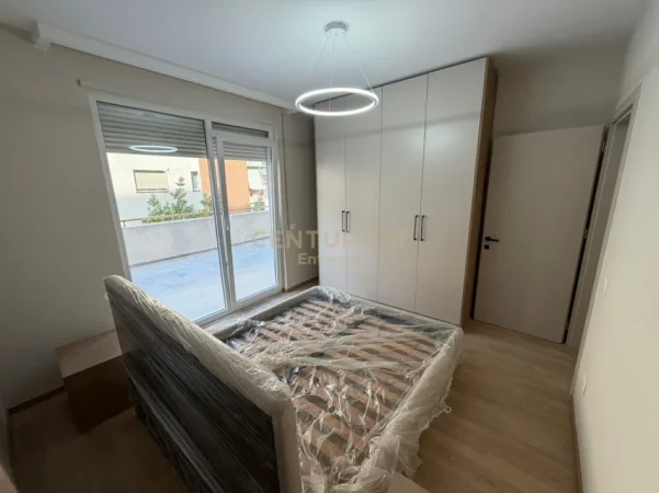 Tirane, jepet me qera apartament 1+1 Kati 1, 70 m² 750 € (kopshti zologjik)