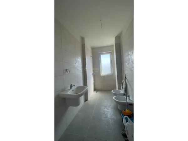 Tirane, jepet me qera apartament 2+1 Kati 7, 102 m² 380 € 