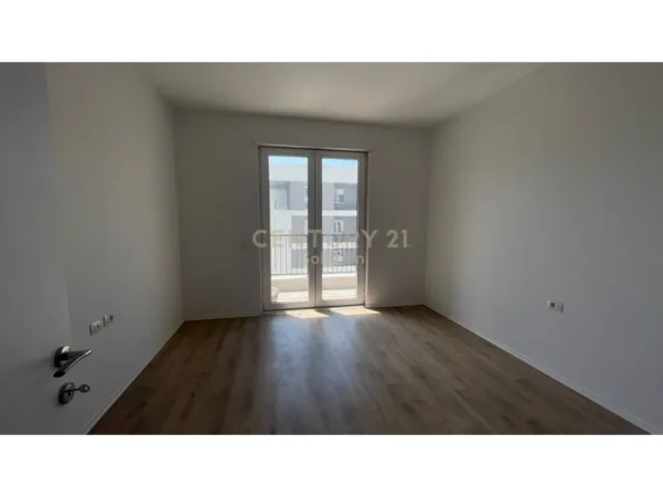Tirane, jepet me qera apartament 2+1 Kati 7, 102 m² 380 € 