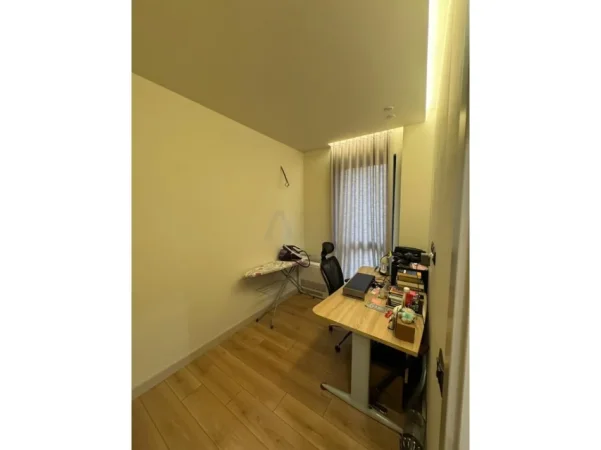 Tirane, jepet me qera apartament 2+1 Kati 2, 77 m² 1.800 € (hotel dinasty)