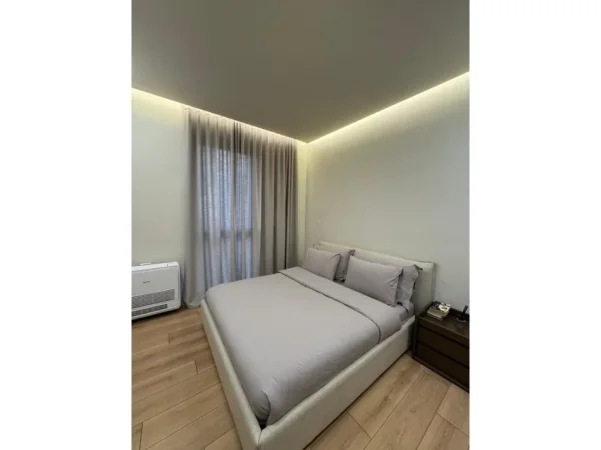 Tirane, jepet me qera apartament 2+1 Kati 2, 77 m² 1.800 € (hotel dinasty)