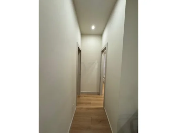 Tirane, jepet me qera apartament 2+1 Kati 2, 77 m² 1.800 € (hotel dinasty)