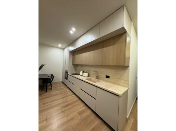 Tirane, jepet me qera apartament 2+1 Kati 2, 77 m² 1.800 € (hotel dinasty)