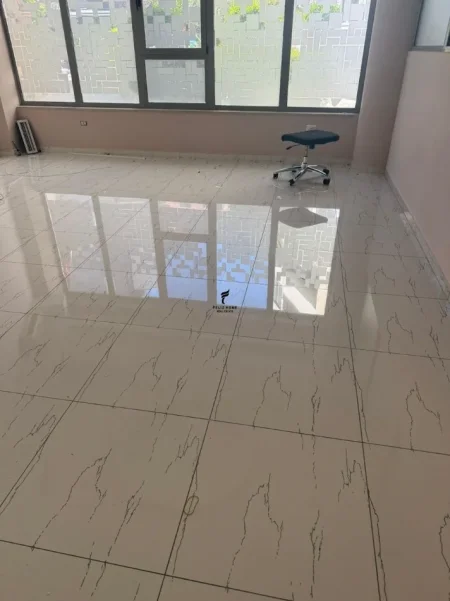 Tirane, jepet me qera dyqan Kati 0, 80 m² 1.200 € (RRUGA E DIBRES)