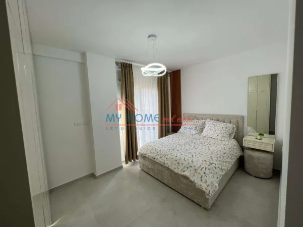 Tirane, jepet me qera apartament 2+1+Ballkon Kati 6, 105 m² 1.000 € (Shkolla e Kuqe)